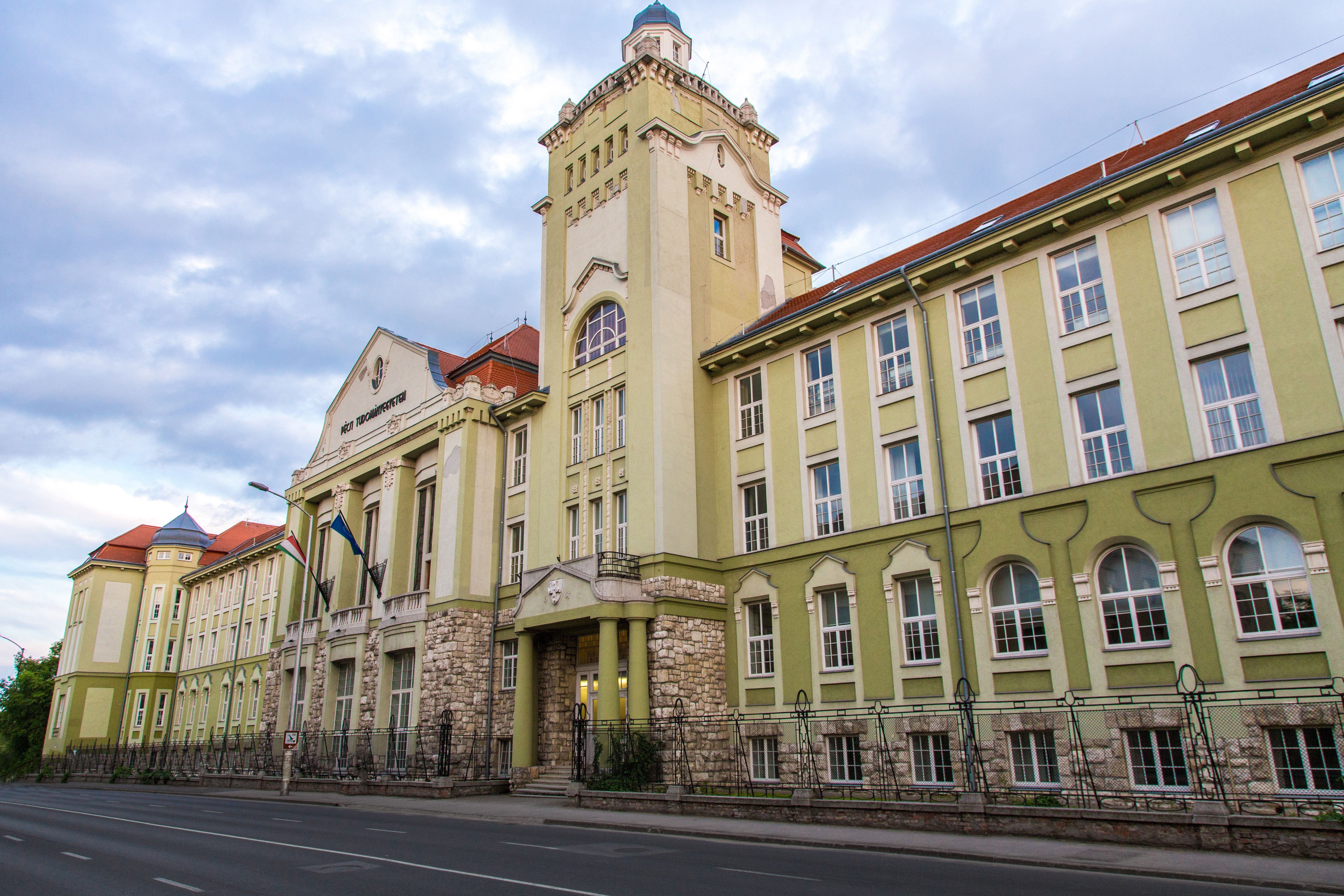 Университет г. Университет г. печ, Венгрия. University of pécs, печ. Университет в Кестхее Венгрия. Университет печ Венгрия Факультет искусств.