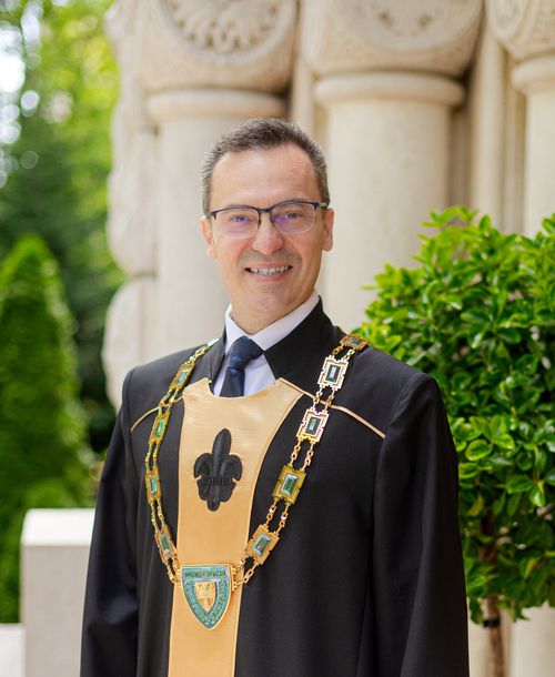 Dr Adrián Fábián