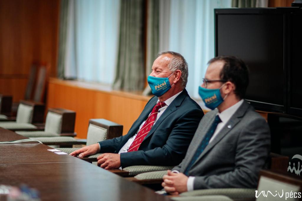 Rector Attila Miseta and Péter Árvai at the meeting with the Kazakh Ambassador (Photo: Szabolcs Csortos)