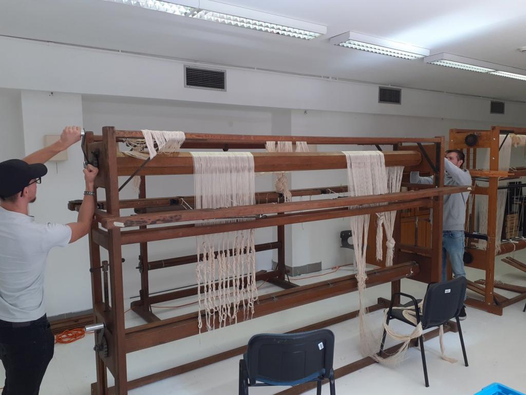 Century-old looms brought to life by mechanical engineering students from Pécs.
