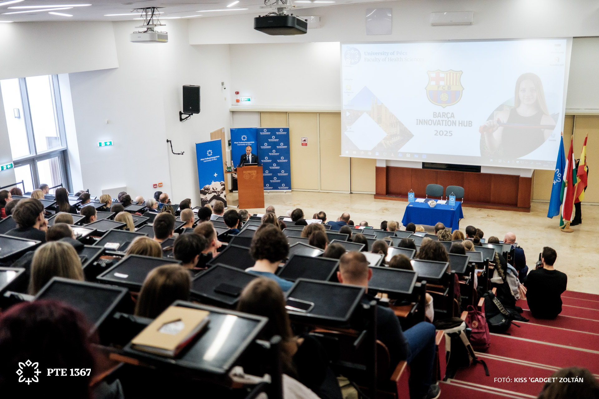 Photo of the room during the signing of the cooperation agreement with the Barcelona Innovation Hub